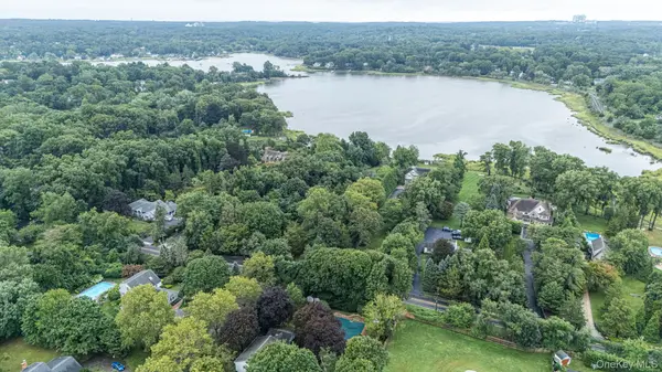 59 Dyke RD, Setauket, NY 11733