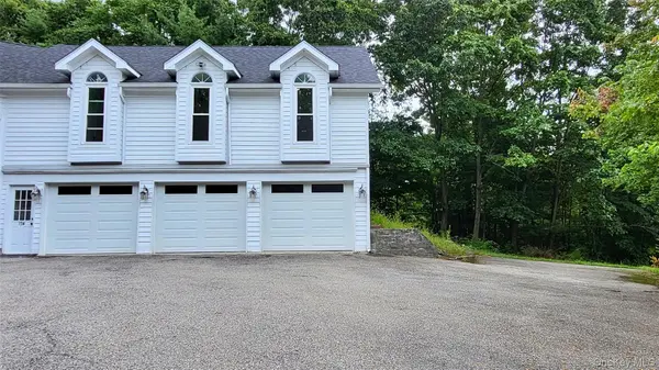 19 A Friendship LN, Red Hook, NY 12571