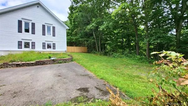 19 A Friendship LN, Red Hook, NY 12571
