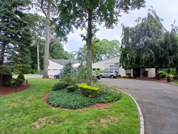 5 Carol LN, Upper Brookville, NY 11545