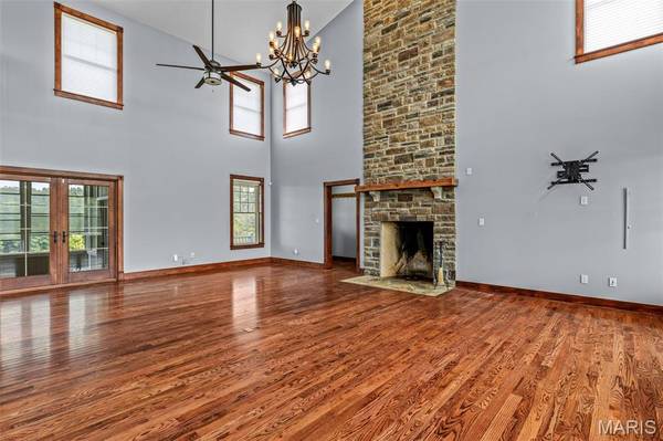 1306 State Route J, Fayette, MO 65248