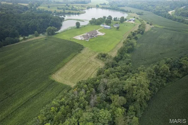 1306 State Route J, Fayette, MO 65248