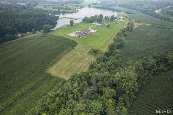 1306 State Route J, Fayette, MO 65248