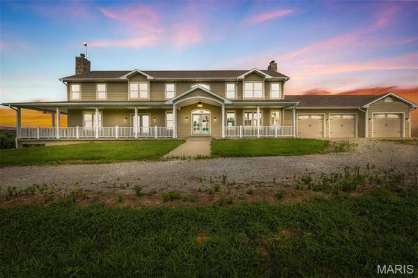 1306 State Route J, Fayette, MO 65248