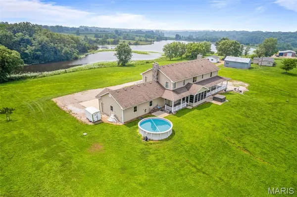 1306 State Route J, Fayette, MO 65248