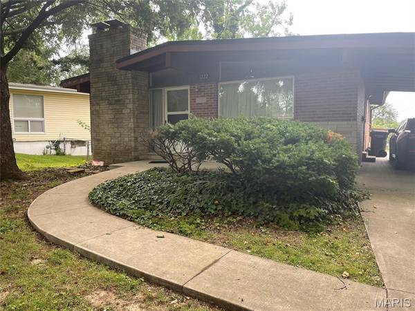 7222 Boellner DR, Hazelwood, MO 63042