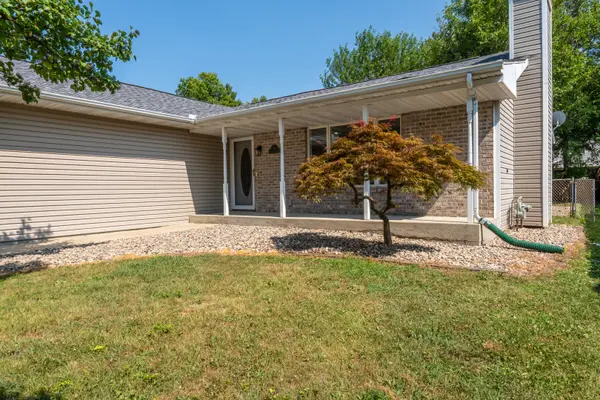 38 Edgewood CT, Bloomington, IL 61701