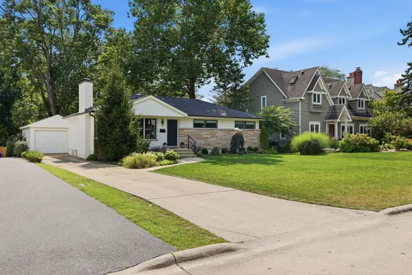 1526 E Forest AVE, Wheaton, IL 60187