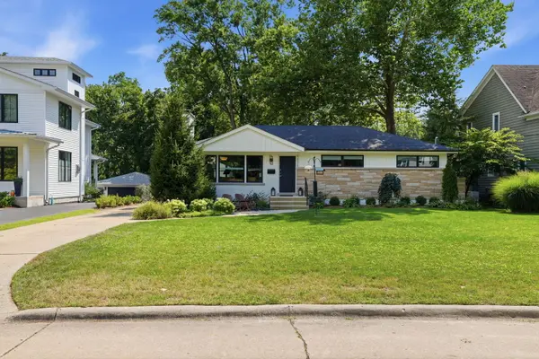 1526 E Forest AVE, Wheaton, IL 60187