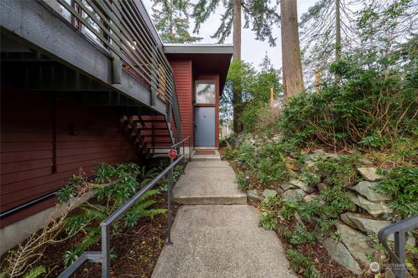 445 Highland Dr, Bellingham, WA 98225