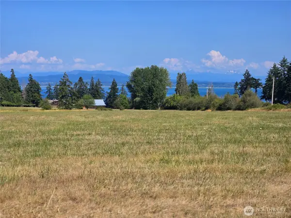 2020 Strawberry Point RD, Oak Harbor, WA 98277