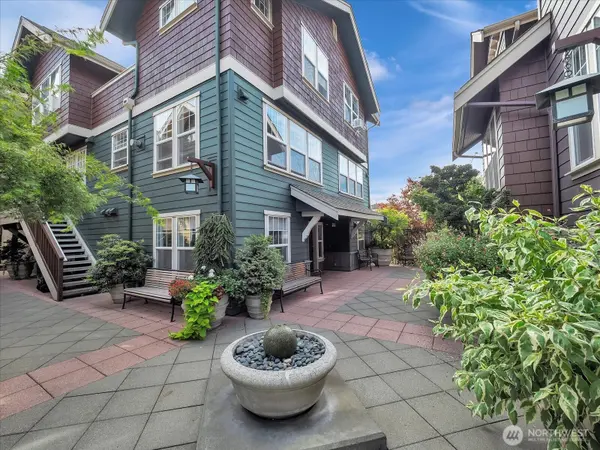 5430 California AVE SW #3B, Seattle, WA 98136