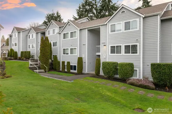 12618 109th CT NE #H101, Kirkland, WA 98034