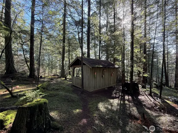 2000 Peregrine RD,  Orcas Island,  WA 98279