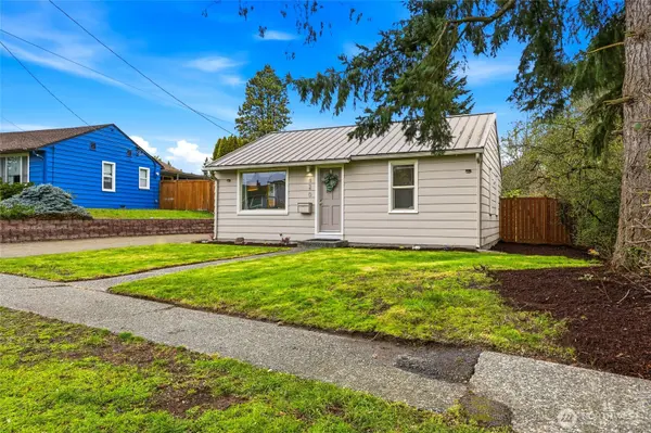 220 SW 137th St, Burien, WA 98166