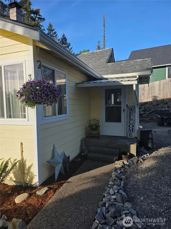 315 SE 2nd ST, South Prairie, WA 98385