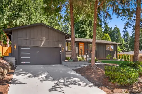 8920 168th AVE NE, Redmond, WA 98052