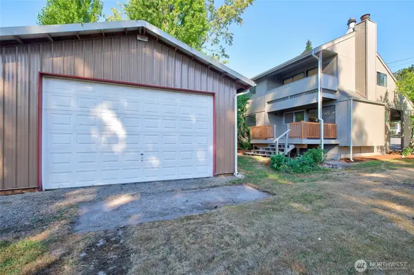 1914 McKenzie AVE, Bellingham, WA 98225