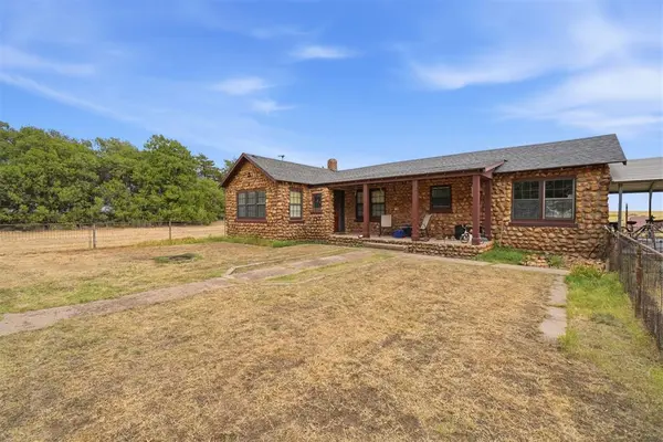 30749 N County Road 2030 RD, Granite, OK 73547