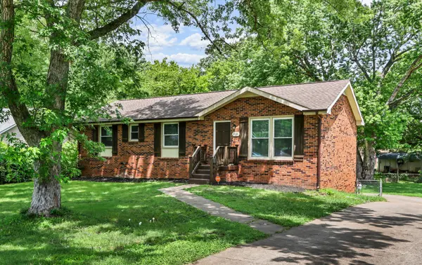 210 Maplewood Dr, Clarksville, TN 37042