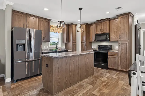 71 Henry Lane, Decherd, TN 37324