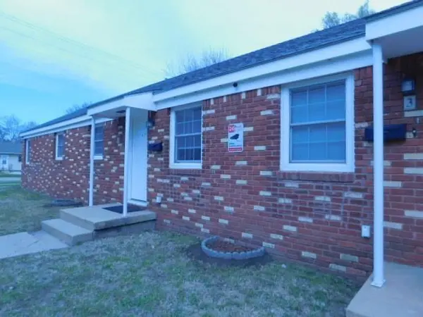 2037 W McCormick Ave, Wichita, KS 67213-3381