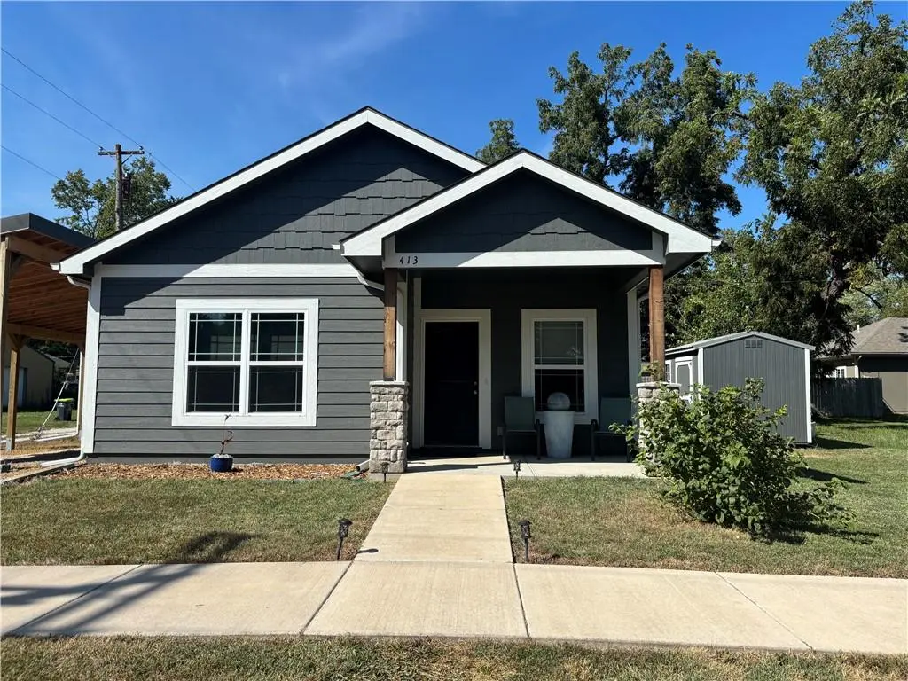 413 E 2nd ST, Ottawa, KS 66067