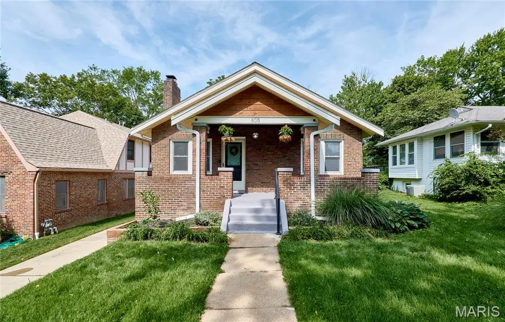 805 Leonard DR, Rock Hill, MO 63119