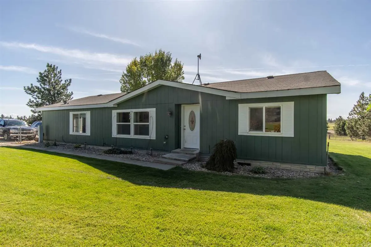 40615 N Sunnyside Ln, Deer Park, WA 99006-8178