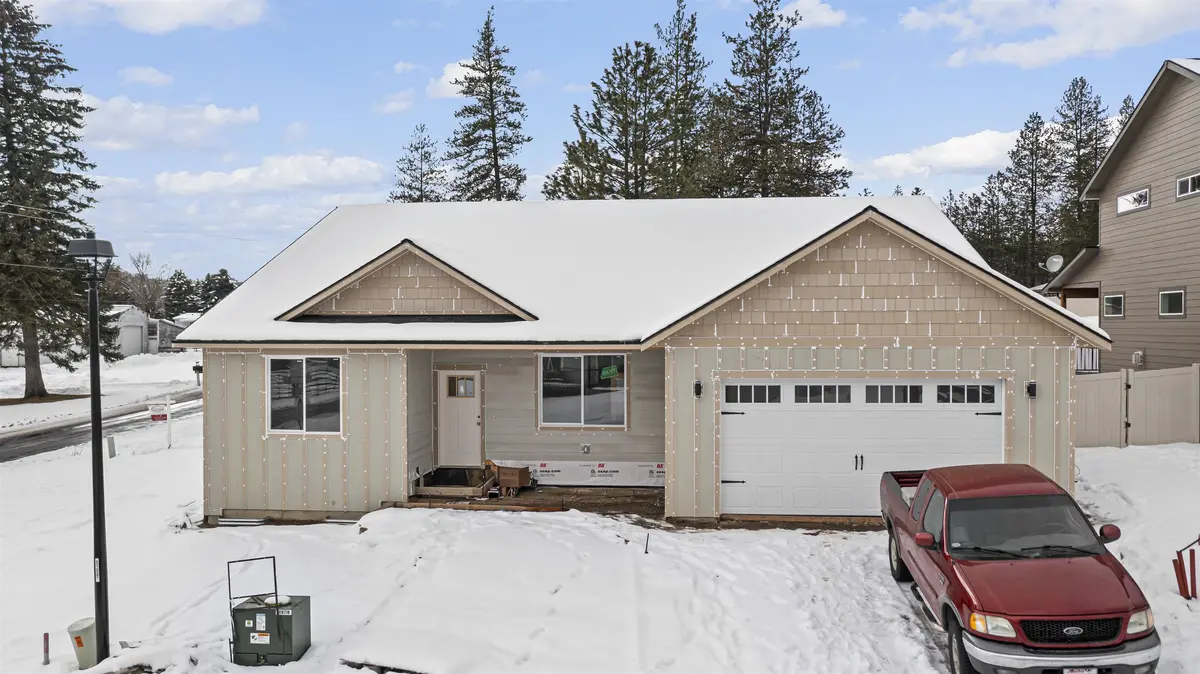 25505 N Sheridan Rd, Chattaroy, WA 99003