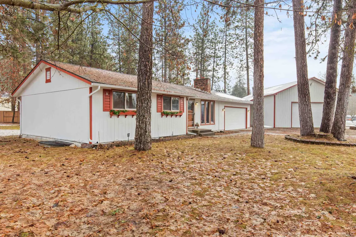 12802 W Shore Rd, Nine Mile Falls, WA 99026