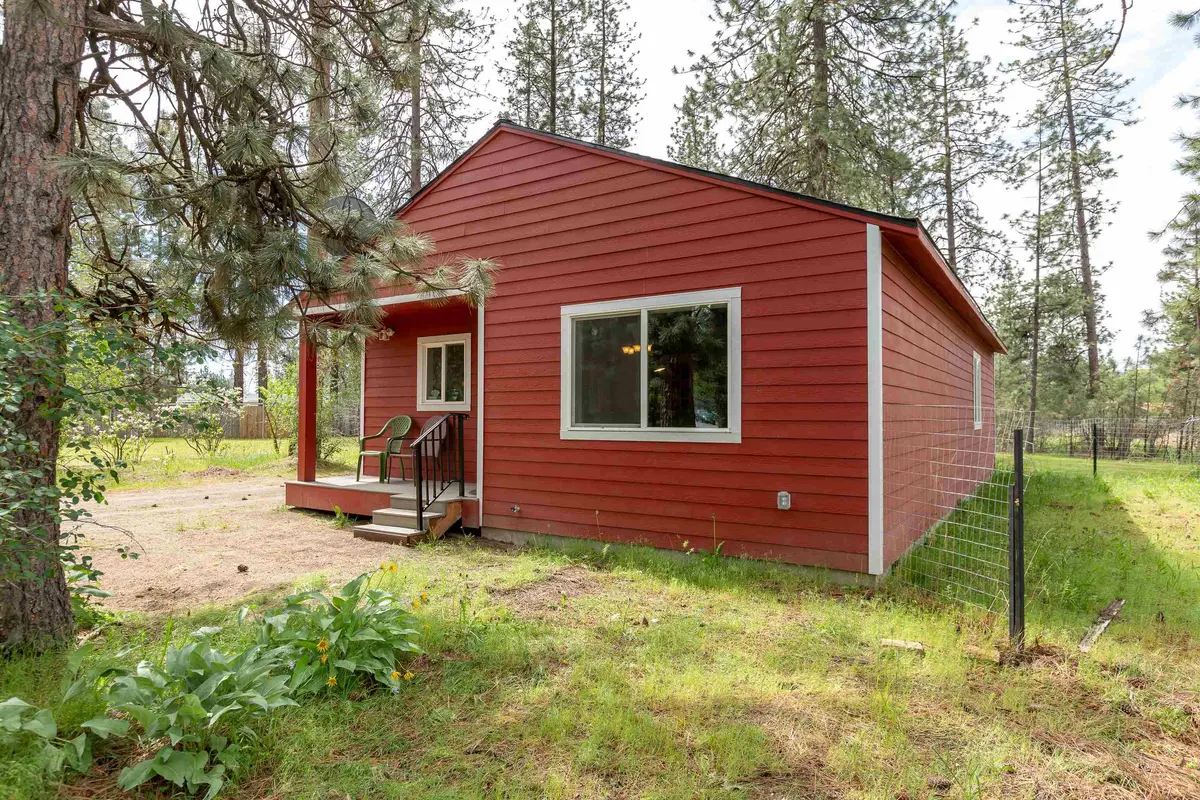 6449 Circle Dr, Nine Mile Falls, WA 99026