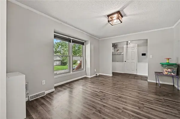 1008 SW 19TH Street TER, Blue Springs, MO 64015