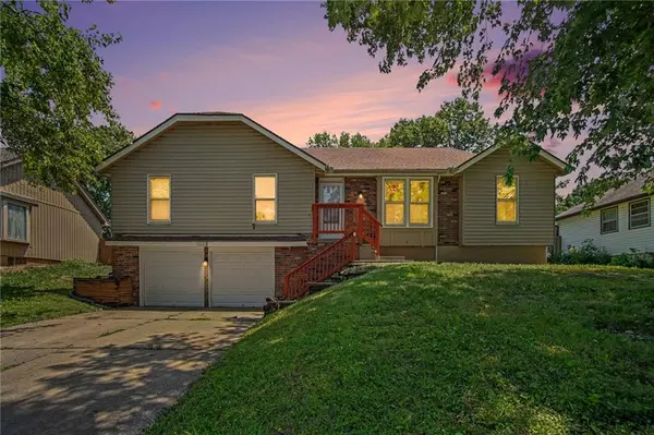 1008 SW 19TH Street TER, Blue Springs, MO 64015