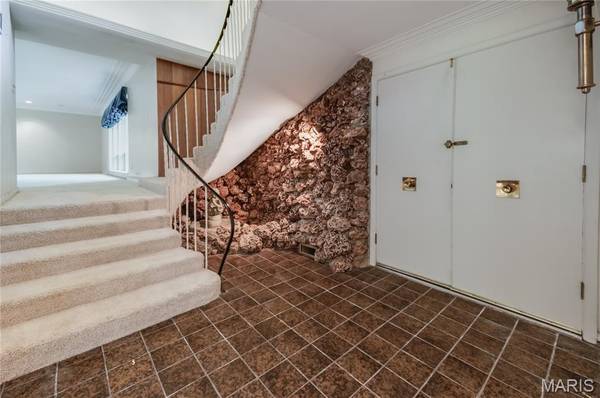 103 Frontenac Forest, Frontenac, MO 63131