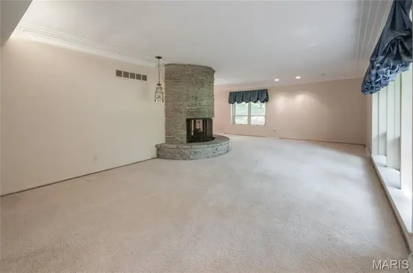 103 Frontenac Forest, Frontenac, MO 63131