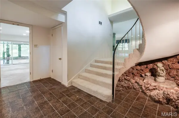 103 Frontenac Forest, Frontenac, MO 63131