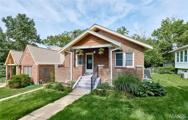 805 Leonard DR, Rock Hill, MO 63119