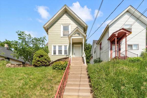 649 Wellington AVE, Elgin, IL 60120