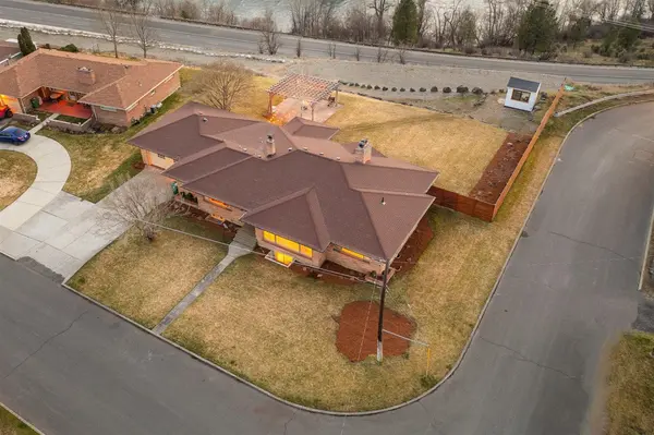 2245 N Hemlock St, Spokane, WA 99205-4021
