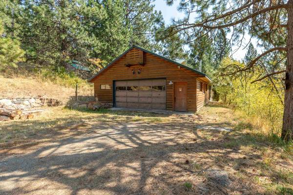 11019 S HARVARD Rd, Rockford, WA 99030