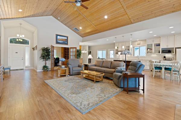 37304 N Lakeside Ln, Elk, WA 99009