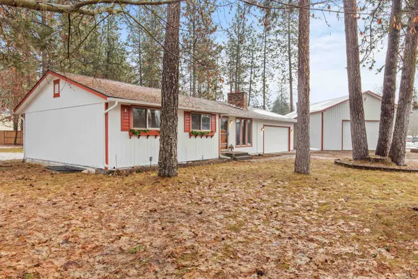 12802 W Shore Rd, Nine Mile Falls, WA 99026