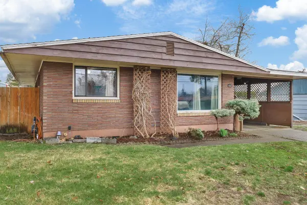 6104 N G St, Spokane, WA 99205