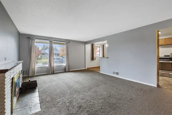 6104 N G St, Spokane, WA 99205