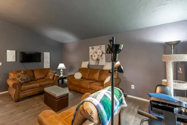 6449 Circle Dr, Nine Mile Falls, WA 99026