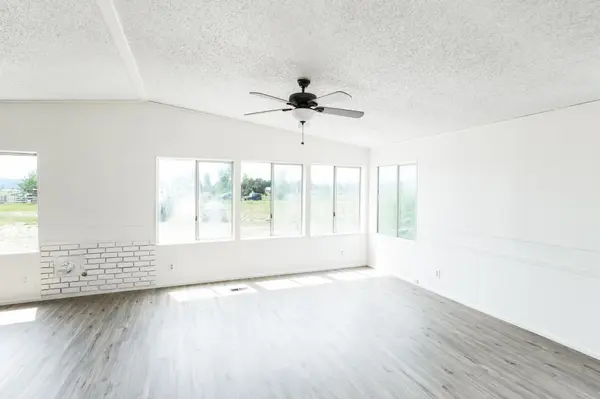 22220 N Chronicle Ln, Chattaroy, WA 99003