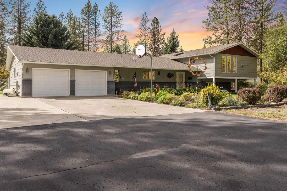8727 N Seven Mile Rd, Nine Mile Falls, WA 99026