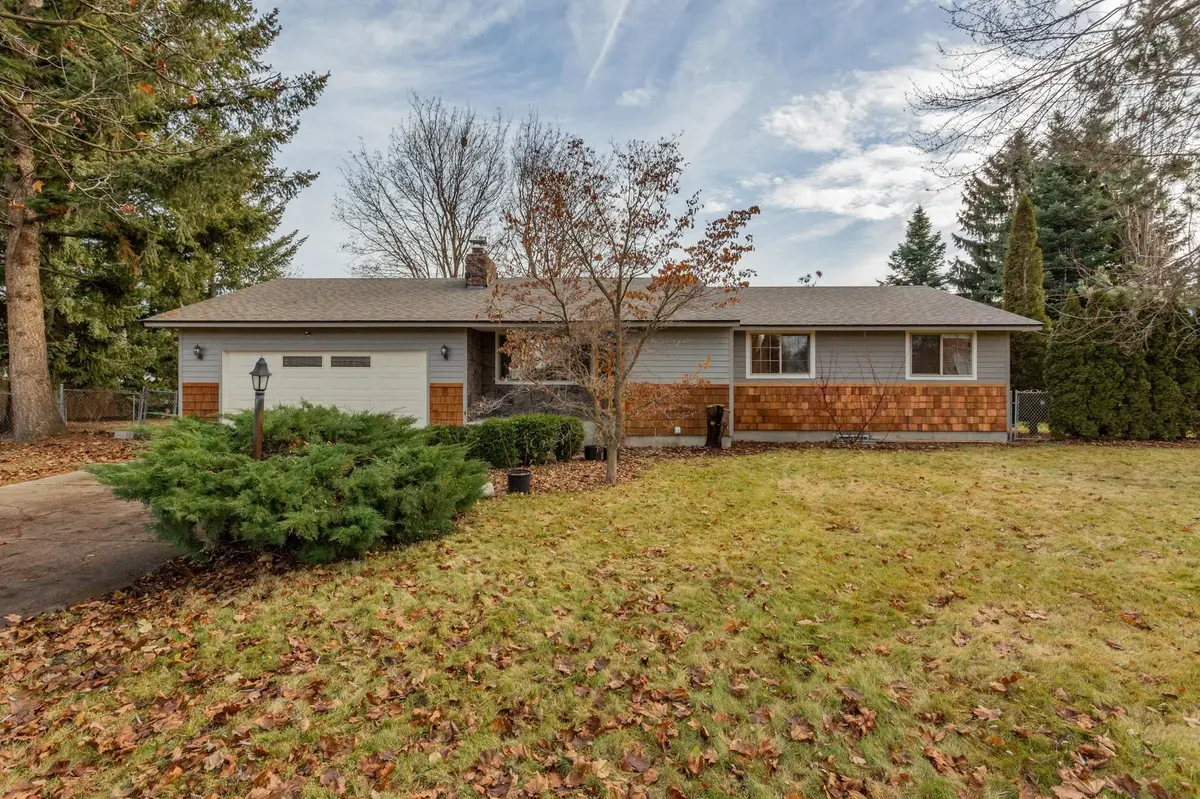 415 S Glenbrook St, Greenacres, WA 99016