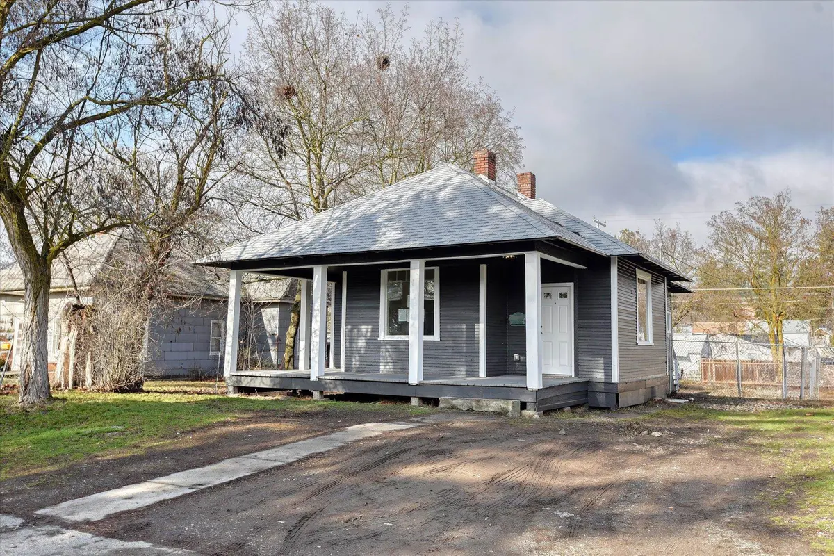 2130 W GRACE Ave, Spokane, WA 99205